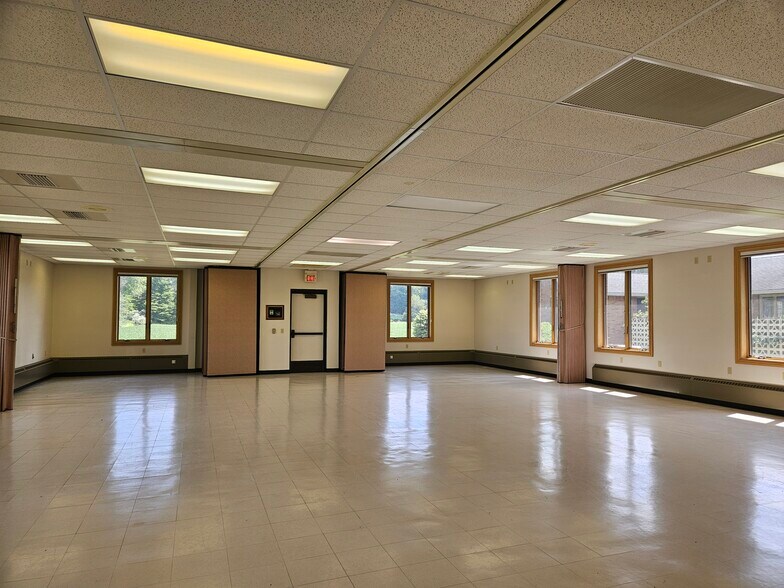 More Photos Of 5000 Fergus Rd, Saint Charles Religious Facility For Sale