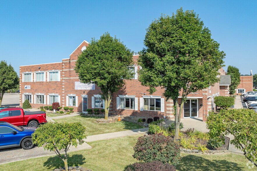 More Photos Of 7535-7735 Granger Rd, Valley View Flex For Lease