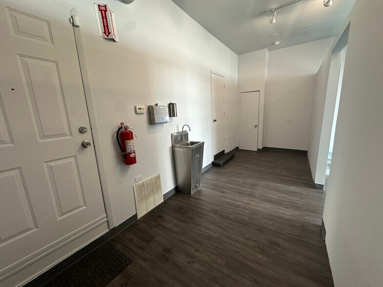 More Photos Of 1851 W Chicago Ave, Chicago Storefront Retail Residential For Lease