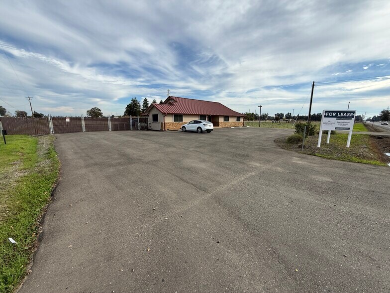 More Photos Of 6201 Bradshaw Rd, Sacramento Industrial For Sale