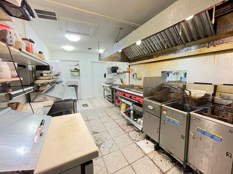 More Photos Of 736 E Hathaway Ave, Bronson Restaurant For Sale