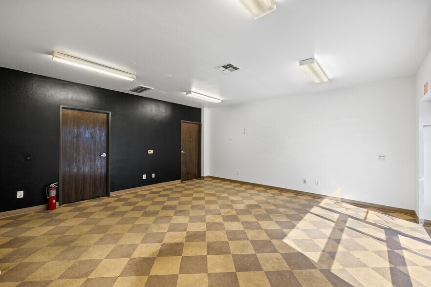 More Photos Of 2550 E Belle Ter, Bakersfield Manufacturing For Lease