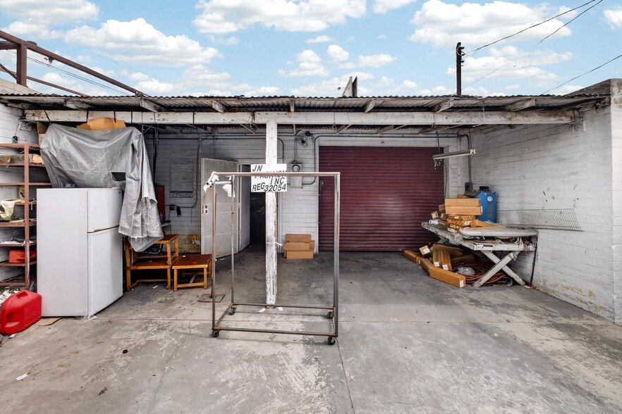 More Photos Of 5016 E Olympic Blvd, Los Angeles Storefront For Sale