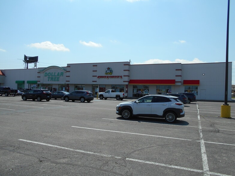 Primary Photo Of 1008 E Lewis and Clark Pky, Clarksville Unknown For Lease