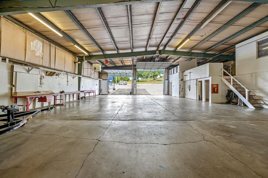 More Photos Of 26 Kimberling Blvd, Kimberling City Manufacturing For Sale