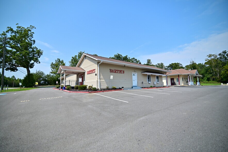 More Photos Of 7670 Hawthorne Rd, La Plata Bar For Sale