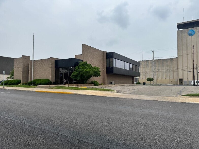 Primary Photo Of 333 E Main St, Muncie Office For Lease