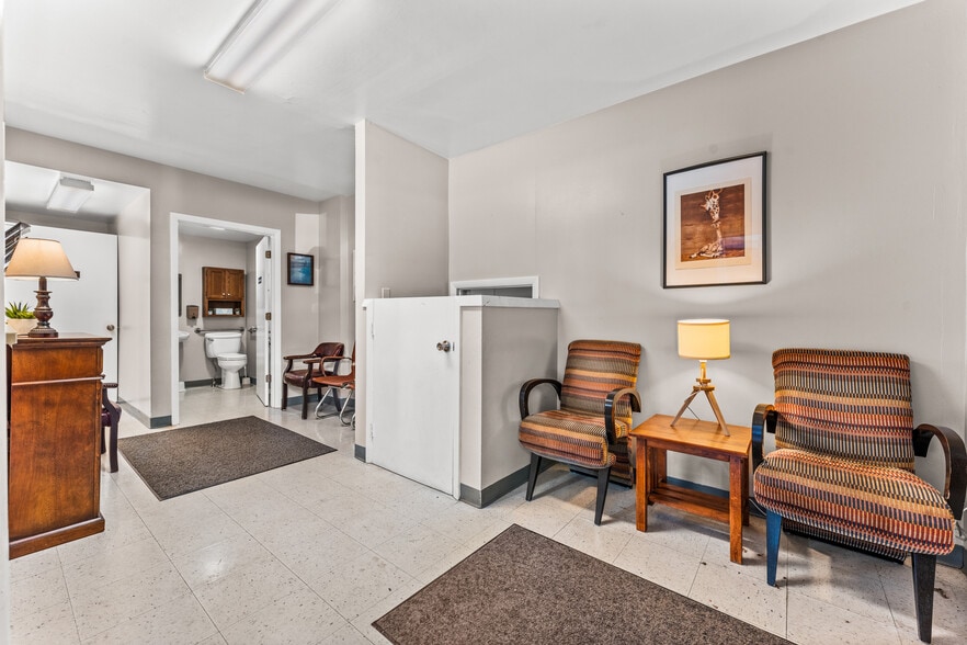 More Photos Of 35 N Balph Ave, Pittsburgh Medical For Sale