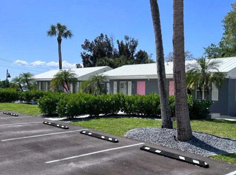 More Photos Of 22968 Bayshore Rd, Port Charlotte Hospitality For Sale