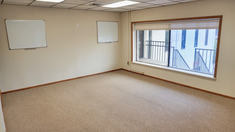 More Photos Of 15 E Montgomery Cross Rd, Savannah Office For Lease