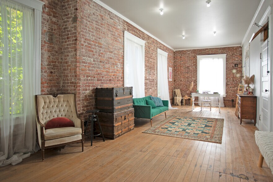 More Photos Of 479 B St, Biggs Storefront Retail Office For Sale