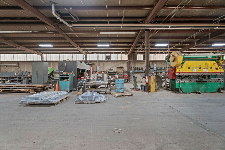More Photos Of 3917 Clovis Rd, Lubbock Warehouse For Lease