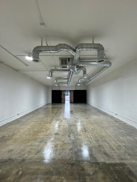 More Photos Of 10432 Burbank Blvd, North Hollywood Storefront For Lease