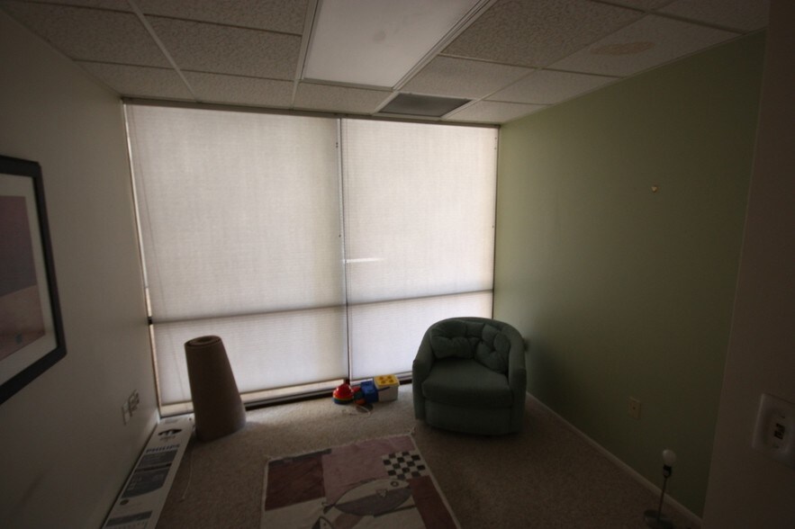 More Photos Of 2477 Stickney Point Rd, Sarasota Medical For Sale