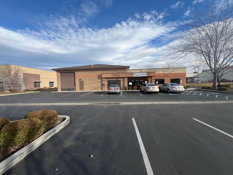More Photos Of 2902-2906 S Featherly Way, Boise Warehouse For Lease