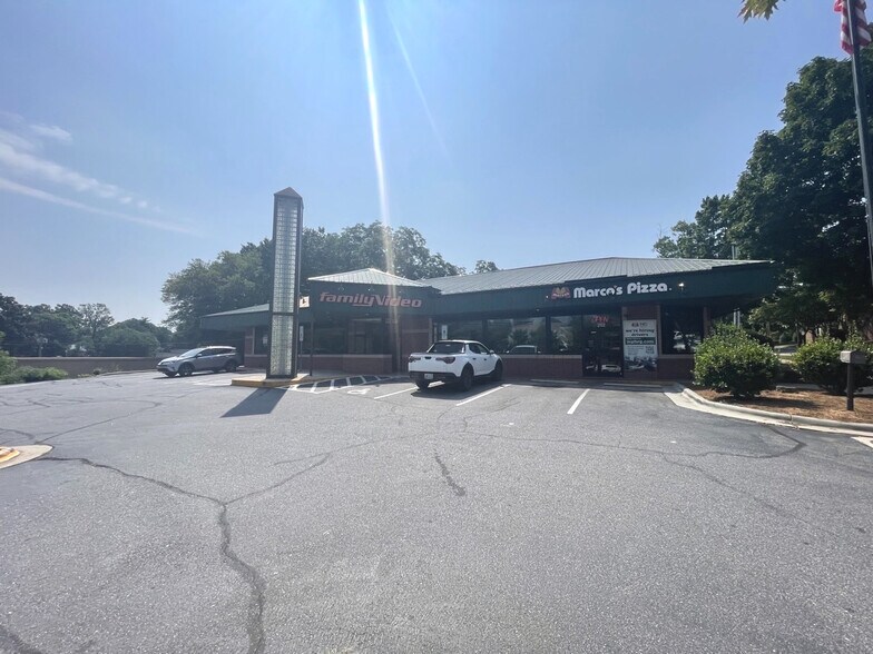 More Photos Of 200 E Front St, Statesville General Retail For Lease