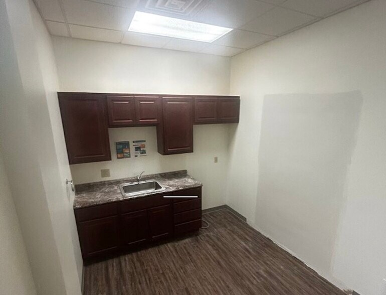 More Photos Of 265 W Main St, Kent Medical For Lease