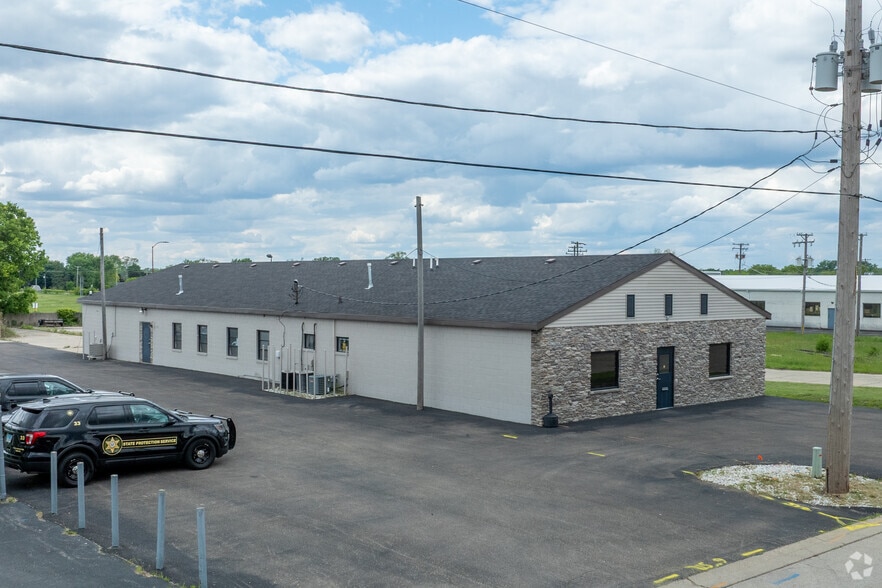 Primary Photo Of 6202 Material Ave, Loves Park Light Distribution For Sale