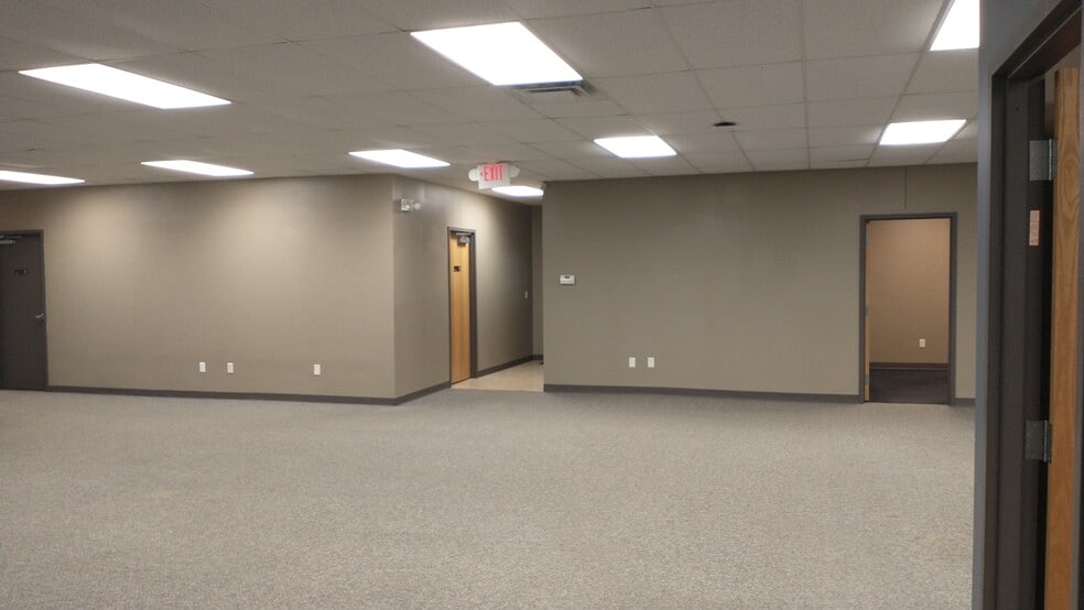 More Photos Of 171 S Lester Ave, Sidney Warehouse For Lease