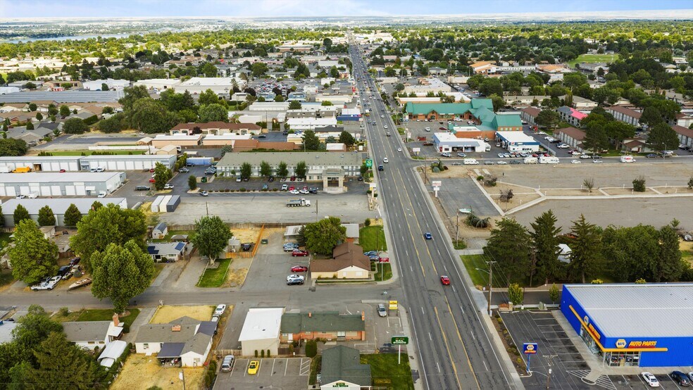 More Photos Of 5804 W Clearwater Ave, Kennewick Freestanding For Sale