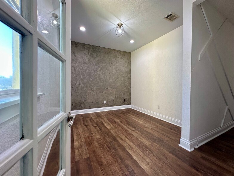 More Photos Of 348-350 Cernon St, Vacaville General Retail For Lease