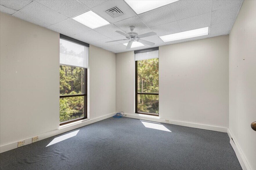 More Photos Of 9846 State Highway 31 E, Tyler Medical For Sale