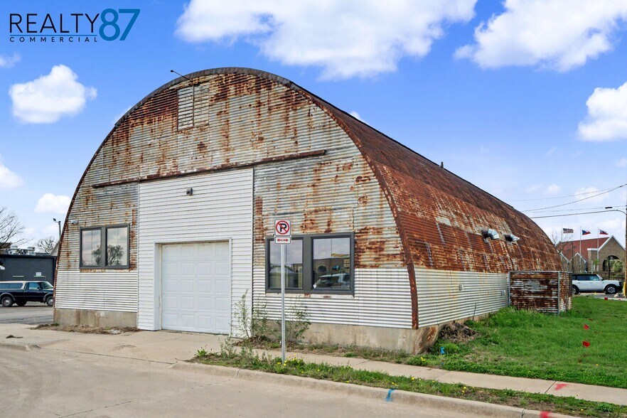 More Photos Of 44 17th Ave SW, Cedar Rapids Warehouse For Lease