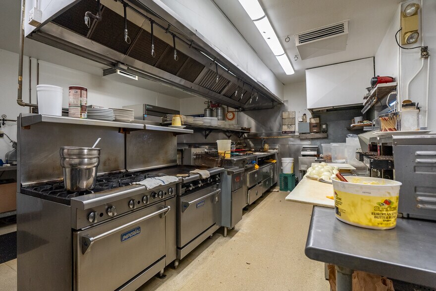 More Photos Of 1306 Pine St, Paso Robles Storefront For Sale