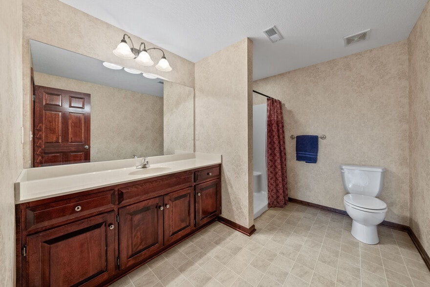 More Photos Of 616 Lana Dr, Cameron Office For Sale