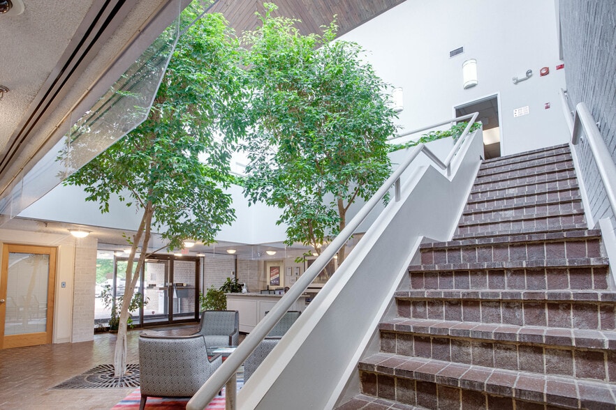 More Photos Of 5641 Burke Centre Pky, Burke Office For Lease