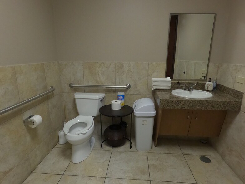 More Photos Of 6570 Naaman Forest Blvd, Garland Medical For Sale