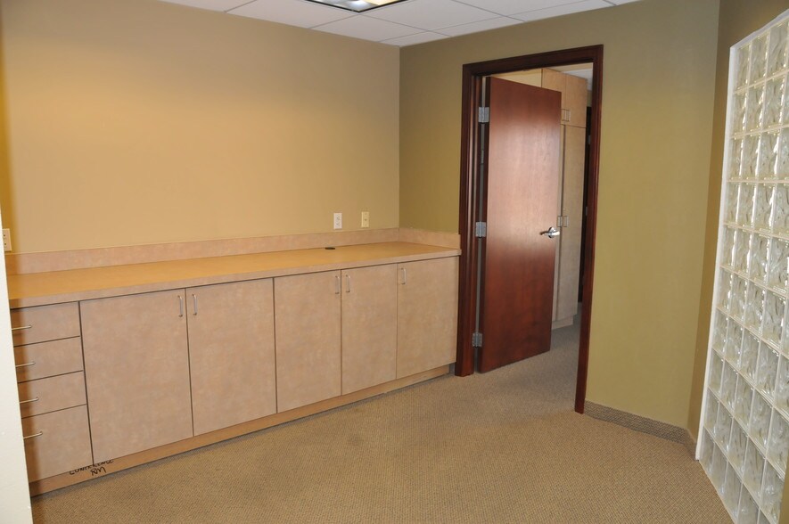 More Photos Of 2310 Paseo Del Prado, Las Vegas Unknown For Lease