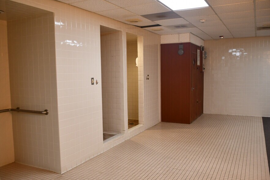 More Photos Of 9717 7th Dr, Lubbock Flex For Lease