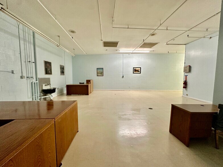 More Photos Of 6224 Fresno Ave, Richmond Office For Lease