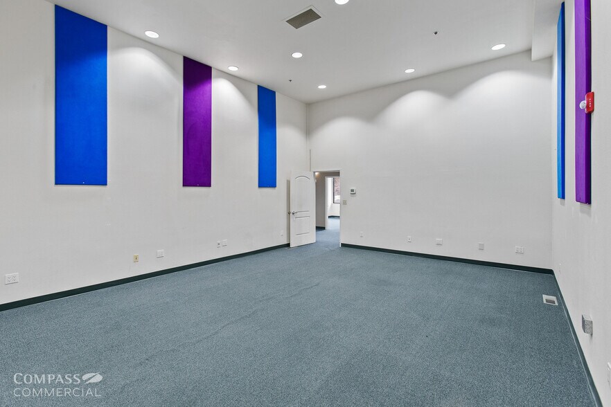 More Photos Of 2698 NE Courtney Dr, Bend Medical For Lease