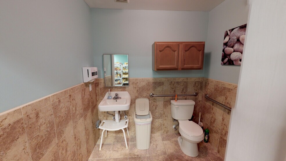 More Photos Of 2219 County Road 220, Middleburg General Retail For Sale