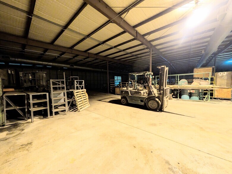 More Photos Of 1469 US Highway 59, Moran Manufacturing For Sale