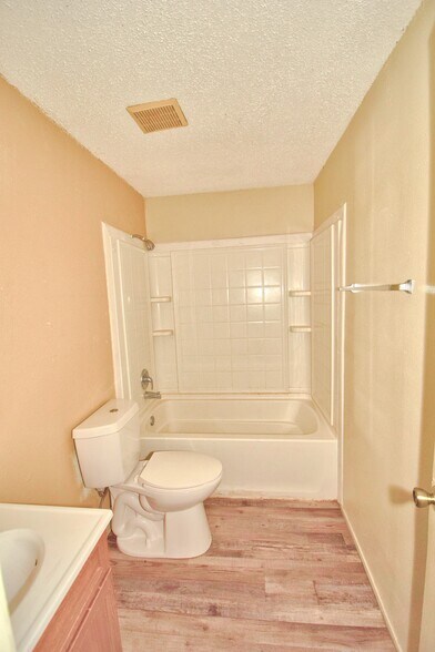 More Photos Of 303-511 E Reagan Rd, Beeville Multifamily For Sale