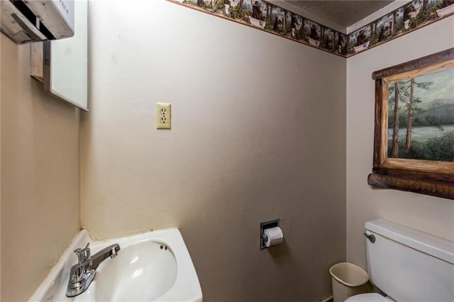 More Photos Of 2327 N Belt Hwy, Saint Joseph General Retail For Lease