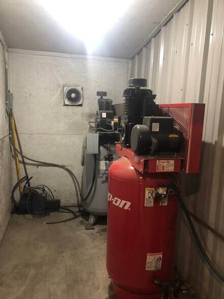 More Photos Of 1286 Huff Creek Hwy, Mallory Auto Repair For Sale