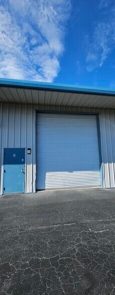 More Photos Of 3673 Prospect Ave, Naples Manufacturing For Lease