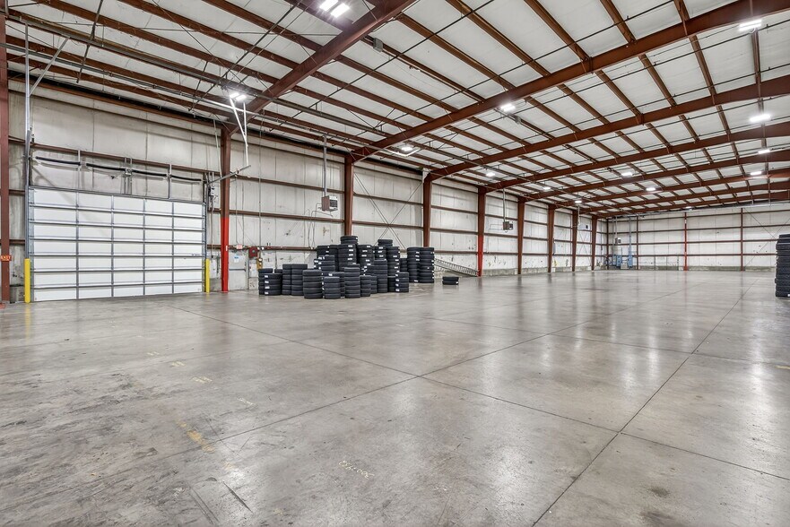 More Photos Of 1500 Dismuke Dr, Farmington Distribution For Sale
