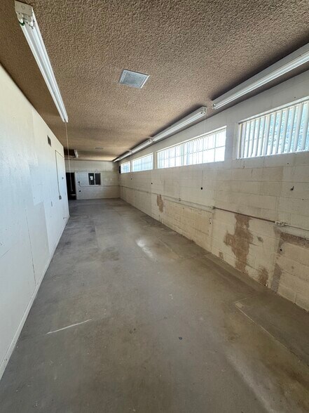 More Photos Of 2504 W Ohio Ave, Midland Flex For Sale