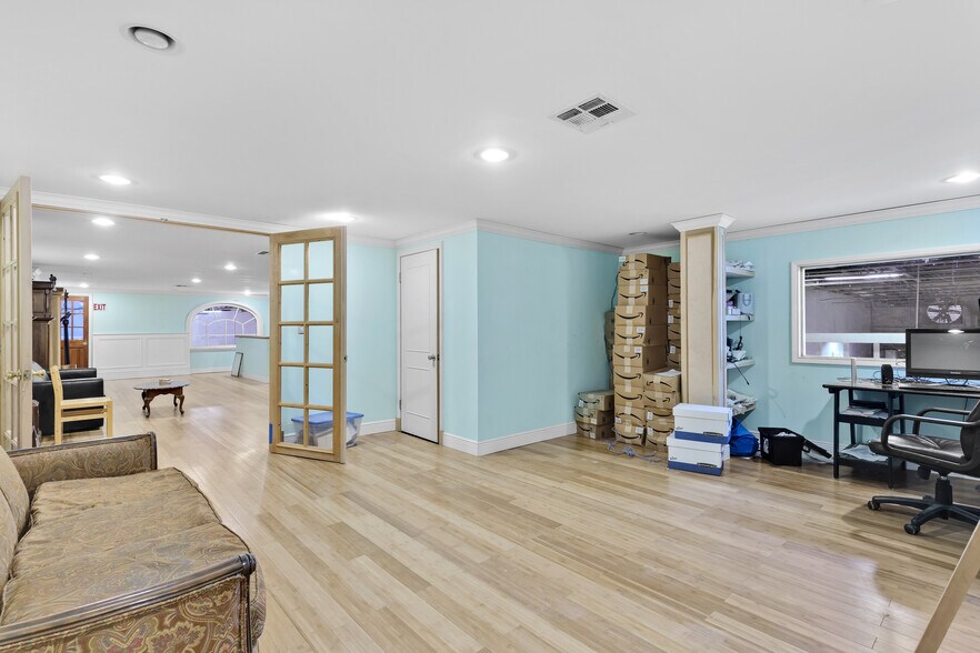 More Photos Of 1051 E 24th St, Hialeah Warehouse For Sale