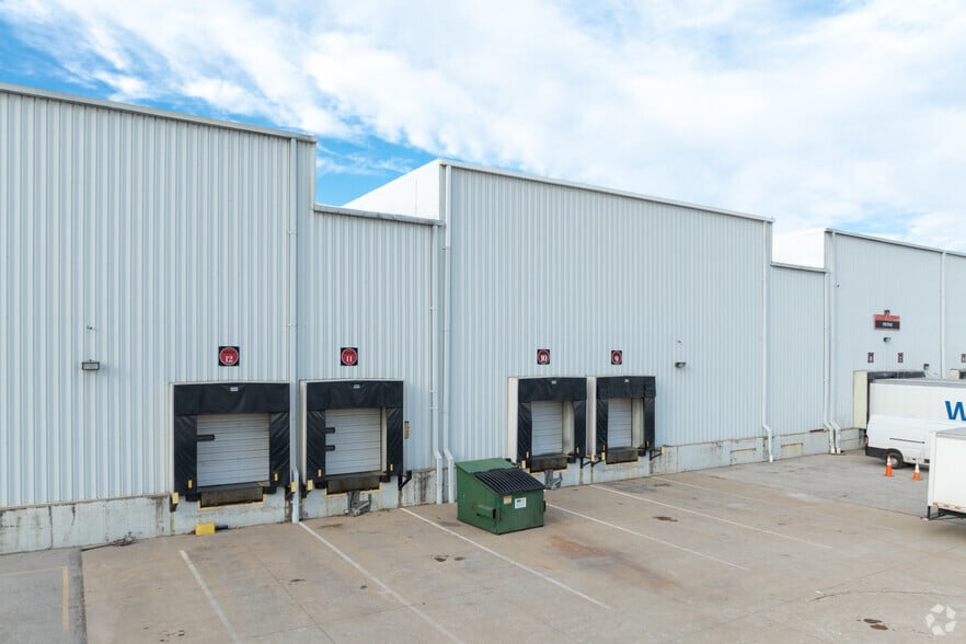 More Photos Of 8000 Hall St, Saint Louis Warehouse For Lease