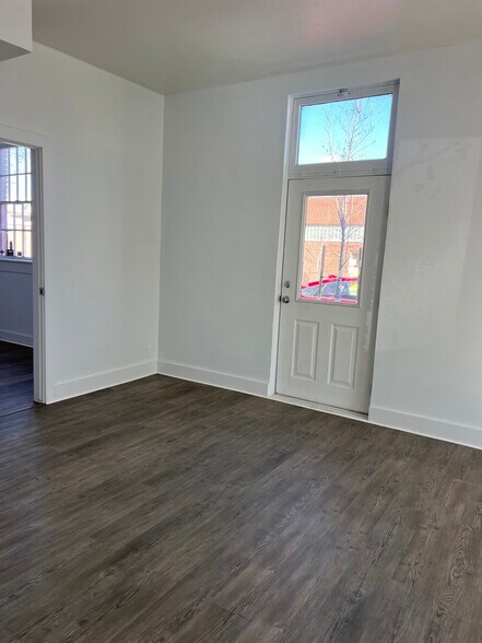 More Photos Of 10 S Main St, Payson Storefront For Sale