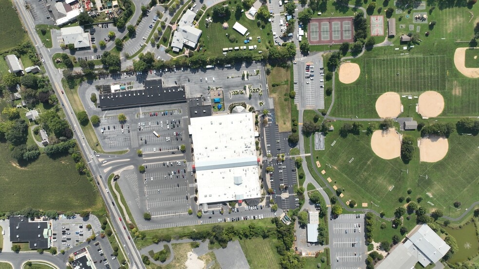 More Photos Of 1800 Sullivan Trl, Easton Storefront For Lease