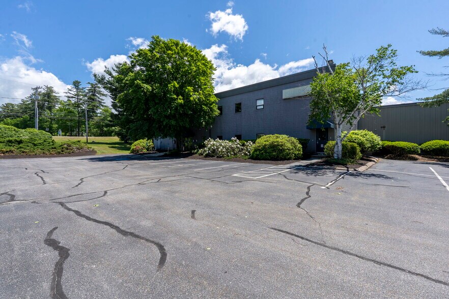 More Photos Of 645 Harvey Rd, Manchester Showroom For Lease