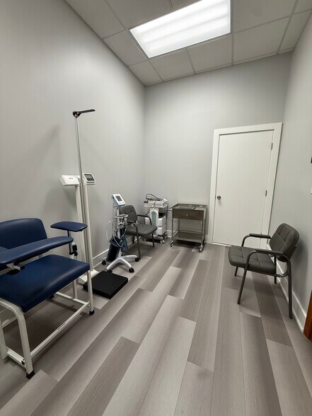 More Photos Of 1911 Harrison St, Hollywood Medical For Lease