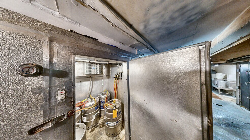 More Photos Of 195 Bedford Ave, Brooklyn Multifamily For Sale